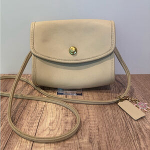 Vintage 1990’s Coach 9892 Small Crossbody Bag Glove-Tanned Leather USA Cream